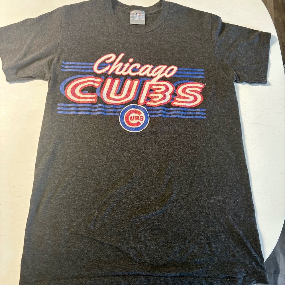 Women's Small Chicago Cubs T-shirt